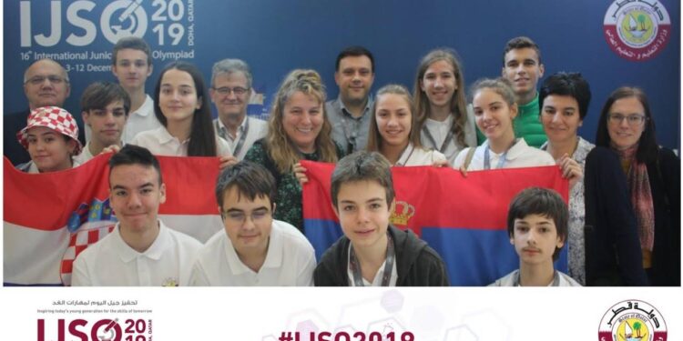 Nauka spaja ljude: Mladi Srbi i Hrvati nasmejani u Kataru