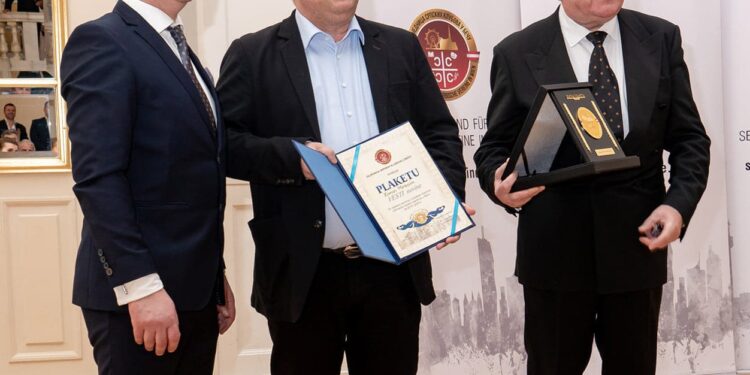 Zlatna plaketa “Vestima”