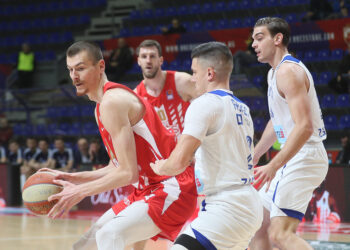 Zvezda podigla glavu (VIDEO)