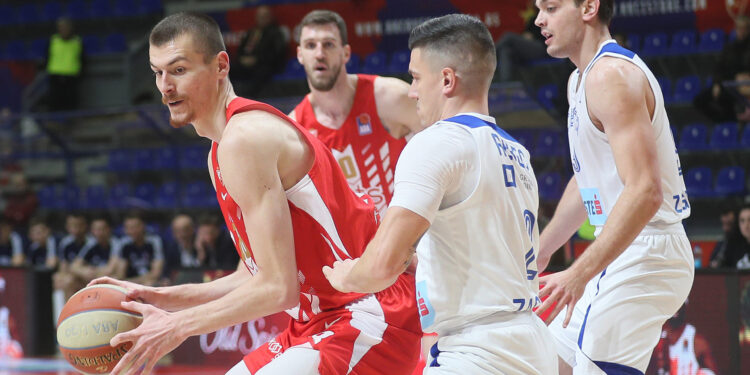 Zvezda podigla glavu (VIDEO)