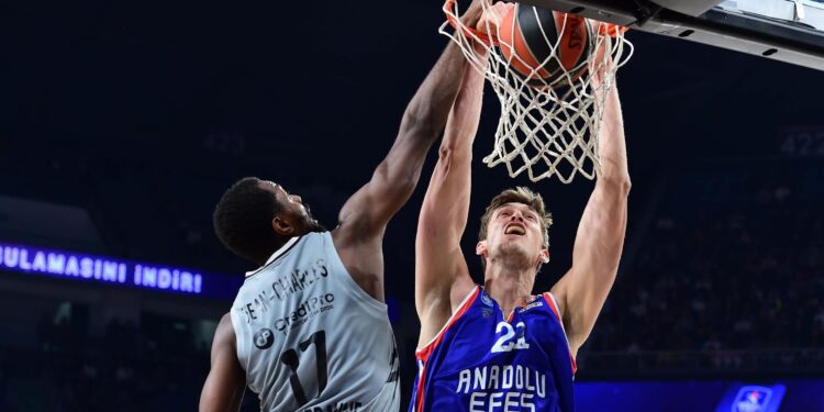 Efes neumoljiv i bez Micića