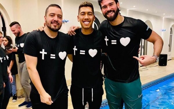 Firmino se krstio obredom u bazenu svog doma u Liverpulu (VIDEO)