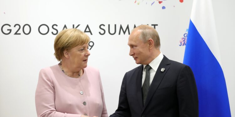 Merkelova dolazi kod Putina, kako “rešiti” Bliski istok i Ukrajinu?