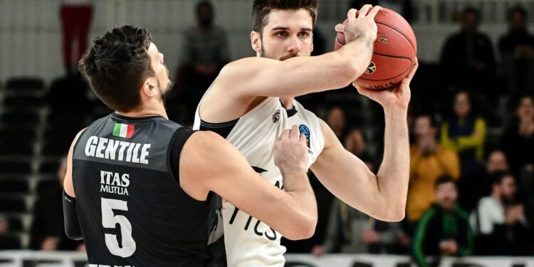 Partizan nadmoćno do vrha Dolomita (VIDEO)