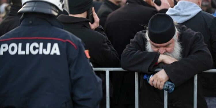 Preokret: Policija Crne Gore će ipak obezbeđivati litije