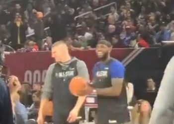 Jokić imitirao Lebrona: Kralj košarke se „pocepao“ od smeha (VIDEO)
