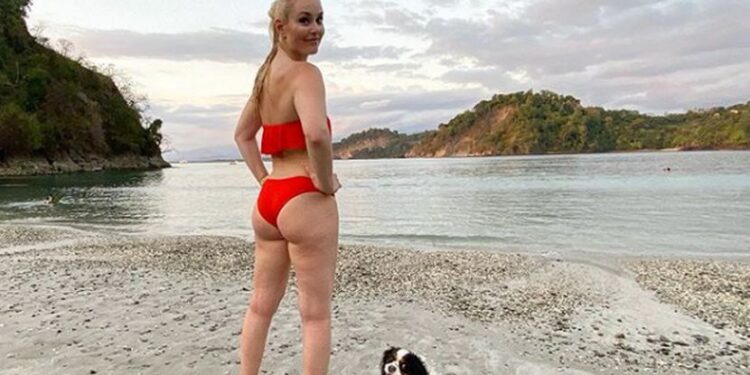 Sezona bikinija je u februaru, Lindzi Von je to i dokazala (FOTO)