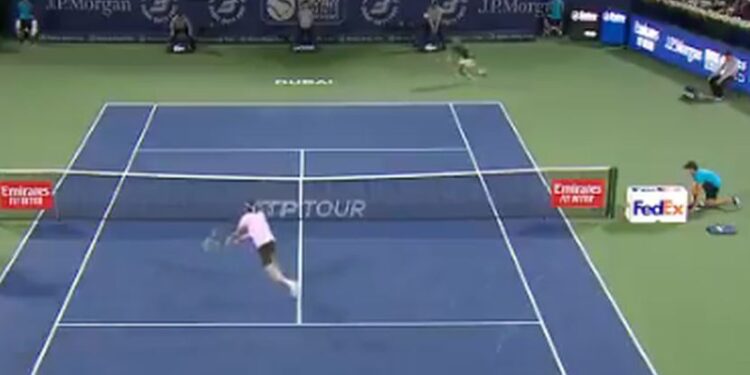 “Teniska klinika Novak”: Pogledajte ključni potez kojim je osvojio prvi set! (VIDEO)
