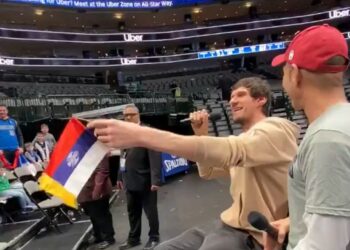 Bobi „raspalio“ Šabanov hit usred Teksasa: Srbi videli šou Marjanovića (VIDEO)