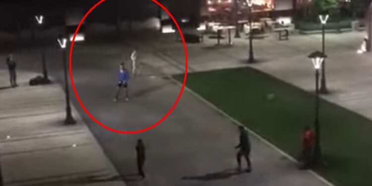 Nole zaigrao tenis na betonu Beograda: Oduševljeni klinci “odmerili snage” sa Đokovićem (VIDEO)