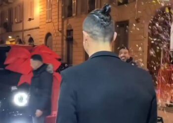 Georgina počastila Ronalda za 35. rođendan: Papreni Mercedes sa crvenom mašnom oduševio Kristijana
