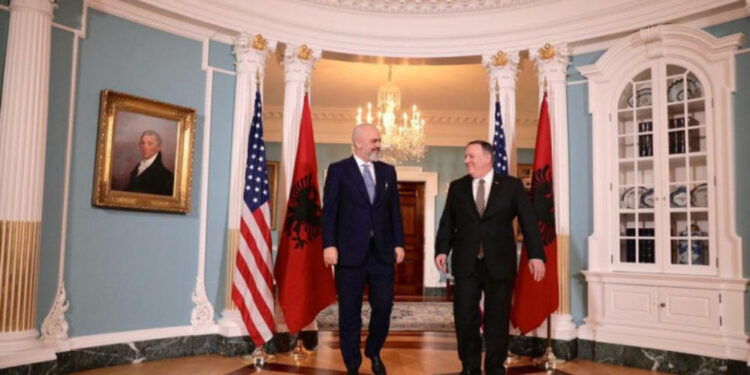 Rama gost Pompea: “Albanije ostaje verna Americi” (VIDEO)