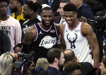 Lebronov tim nosiće broj 2, a Janisov 24