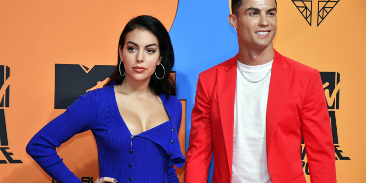 Kristijano Ronaldo plaća svoju devojku: Otkrivena i plata atraktivne Georgine (FOTO)