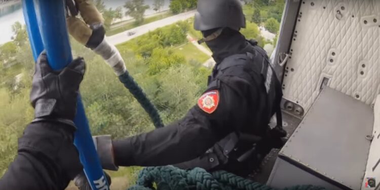 Žandarmerija i policijski specijalci idu u Šid zbog migranata