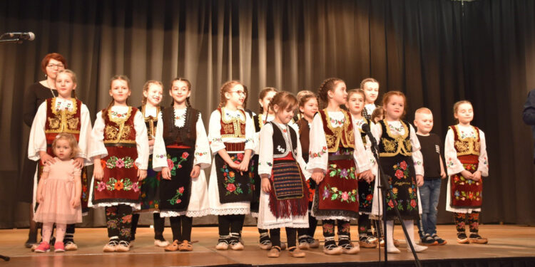 Praznik uz cveće i muziku
