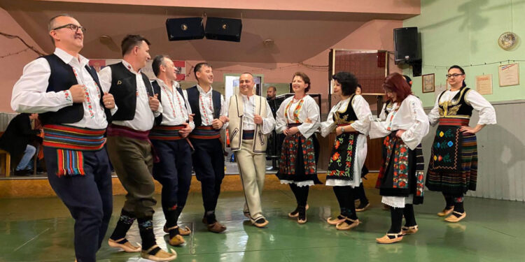 Uz karanfil i pogača