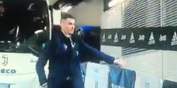 Ronaldo se pozdravljao sa nevidljivim navijačima (VIDEO)
