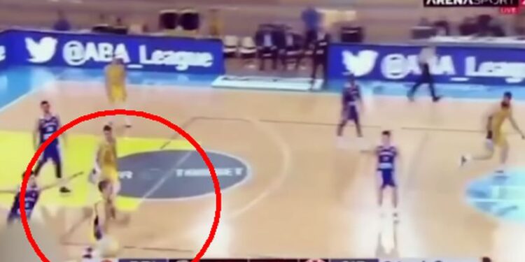Hrvatski komentatori u neverici posle trojke Srbina sa pola terena: Ajoj, neće valjda…Isuse (VIDEO)