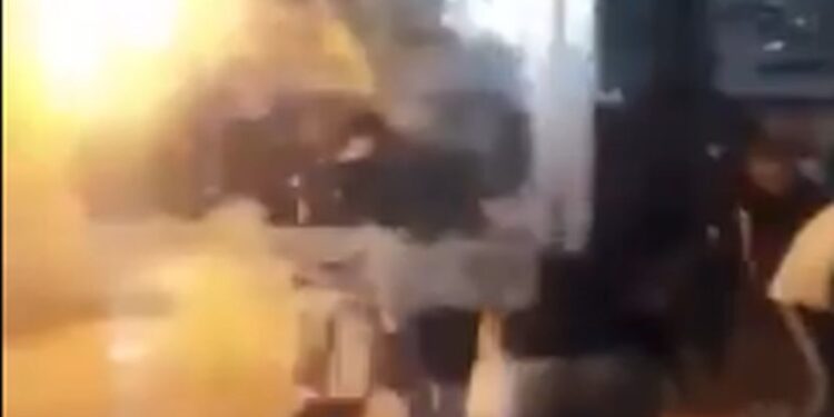 Crnogorska policija privela 41 navijača Partizana posle haosa u Budvi (VIDEO)
