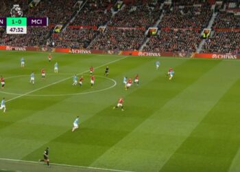 VAR radio na derbiju Mančestera: Aguero „za dlaku“ u ofsajdu (VIDEO)