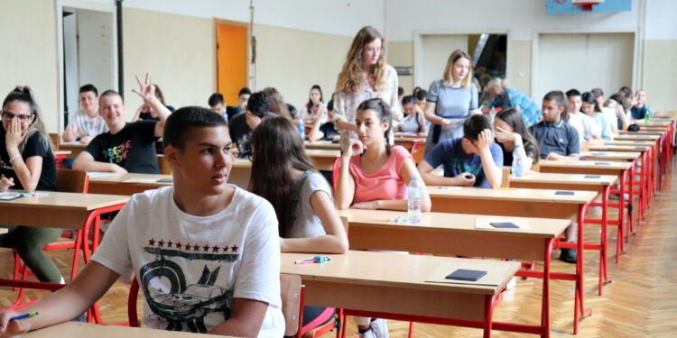 Ministarstvo prosvete traži: Odložiti sve ekskurzije u inostranstvo