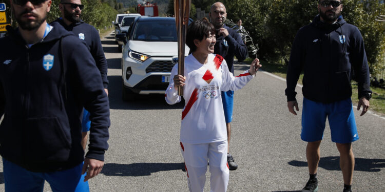 Olimpijska baklja po Japanu putuje automobilom