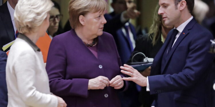 Makron, Merkel i Ursula fon der Lajen dogovorili mere na granicama