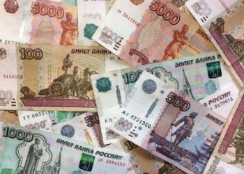 Ruska rublja jutros ojačala prema dolaru i evru