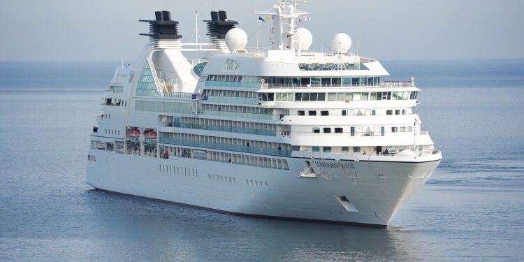 Kruzerima sa zaraženim putnicima dozvoljeno da pristanu na Floridi