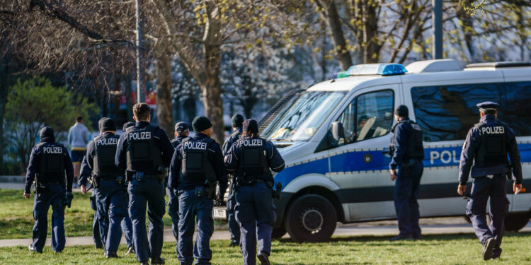 Nemci prijavljuju komšije i prijatelje koji krše pravila