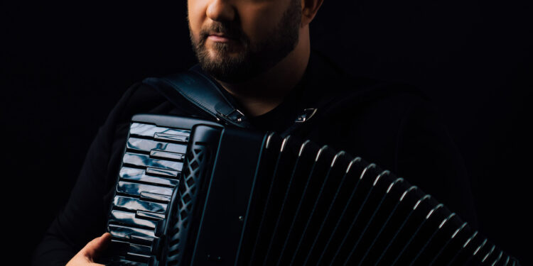 Balkanskom muzikom osvaja svet