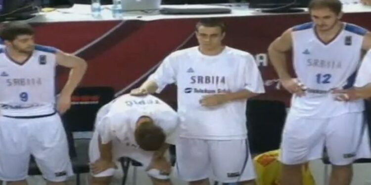 FIBA razbesnela Srbe i podsetila na sraman meč u Turskoj: Gaženje linije i „oko“ Omera Ašika se ne zaboravljaju (VIDEO)
