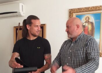 Prijović dobio policijsku legitimaciju: Reprezentativac Srbije donirao opremu i dobio plaketu počasnog člana PSS-a