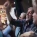 Željko Obradović peva himnu Partizana uz trubače: Legendarni Žoc se dobro opustio u rodnom Čačku (VIDEO)