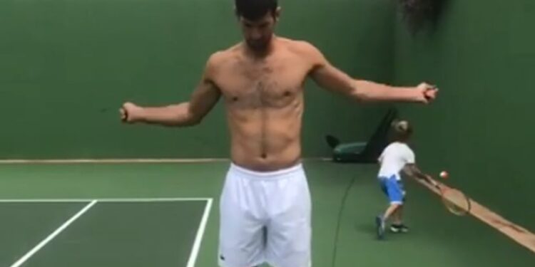 Novak izazvao srpske tenisere: Mali Stefan pokazao šta ume sa reketom, dok je tata izvodio čelendž (VIDEO)