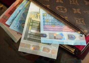 Dinar bez promene, kurs 117,59 za evro