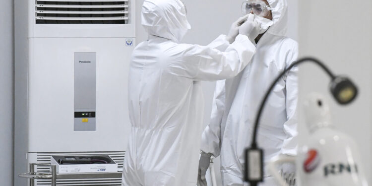 Fauči protiv Trampa: Nema dokaza da je virus stigao iz kineske laboratorije