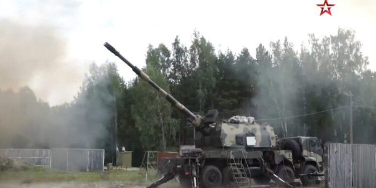 Nema joj ravne na svetu: Ruska samohodna haubica u akciji (VIDEO)