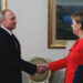 Putin i Merkel razmenili čestitke povodom Dana pobede