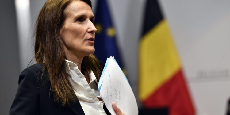 Neprijatan doček u bolnici: Okrenuta leđa za premijerku Belgije (VIDEO)