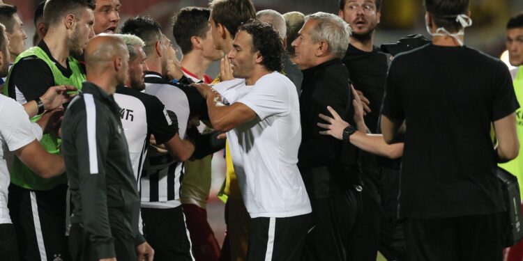 Opšta tuča igrača Partizana i Vojvodine, učestvovao i Lalatović (FOTO/VIDEO)