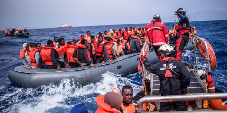 Brodolom kod Libije, strahuje se da se utopilo 10 migranata