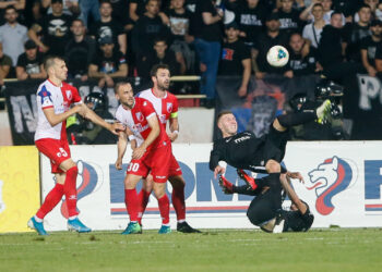 Neverovatne makazice Pavlovića: Ovo je gol štopera Partizana za delirijum Grobara u Nišu (VIDEO)