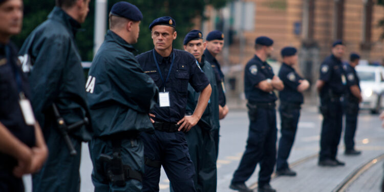 Hrvatska počela da vraća putnike iz Srbije i BiH