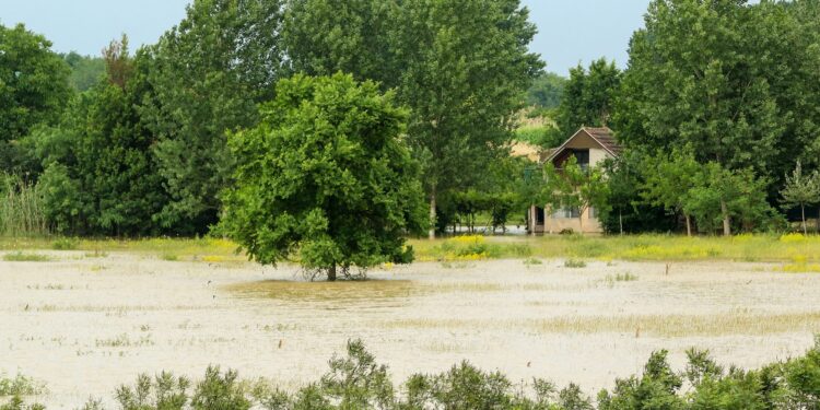 Poplave pogodile i BiH: Najviše problema kod Tuzle i Zvornika (VIDEO)