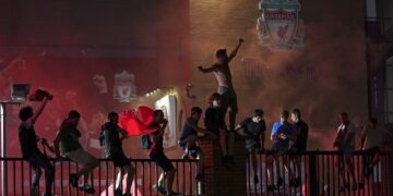 Englezi se setili korone: „Raspuštenim“ navijačima Liverpula sada prete zatvaranjem stadiona!