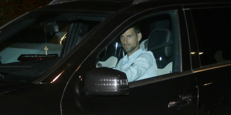 Novak na splavu u Beogradu napravio totalnu ludnicu: Došao na nastup Ane Nikolić, pevačica oduševljena (FOTO)