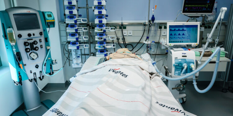 Preminuo muškarac nakon što je neko slučajno isključio respirator da bi uključio klima uređaj