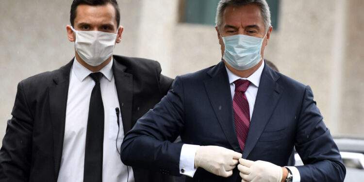 IFIMES: Steže se obruč oko Mila Đukanovića
